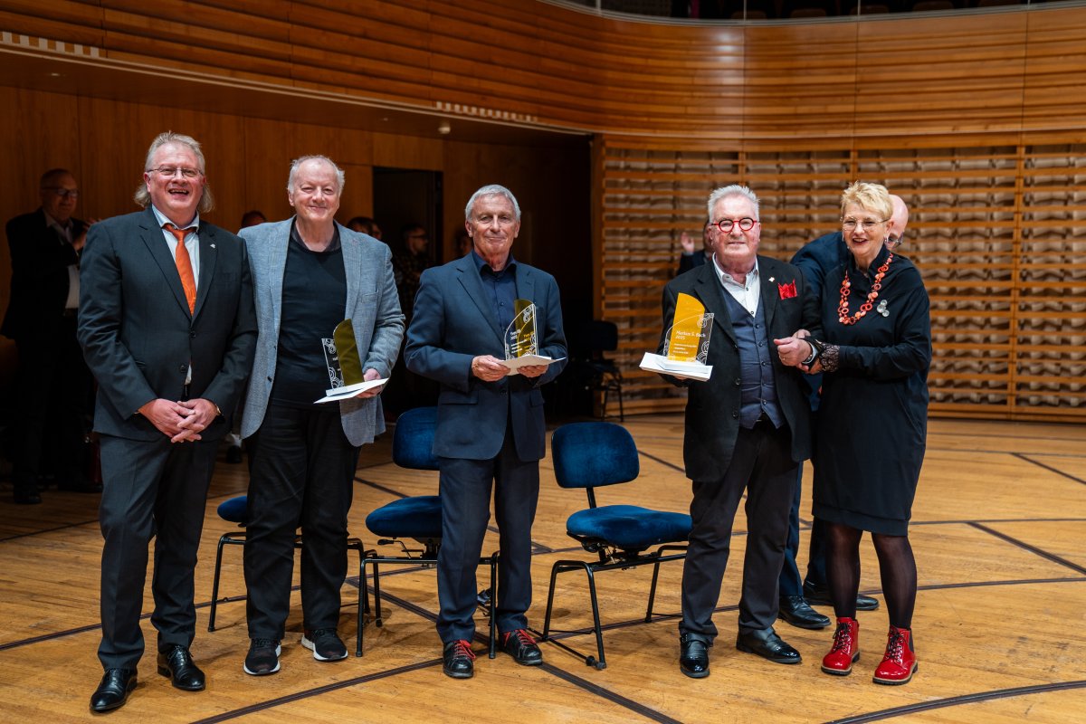 Drei Preisträger, zusammen mit Präsident Régis Gobet und Ariane Brun